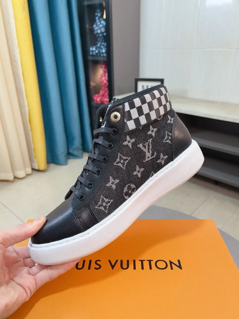 Men's shoes 💰440🌹🌹【LOUIS VUITTON】Same style on Louis Vuitton* official website🚹Men's high-top casual shoes❤️Same style as popular celebrities and big names ~ Best-selling at home and abroad Lv focuses on the checkerboard series...Imported first-layer cowhide with special fabrics➕Full sheep leather lining➕Brand-specific hollow outsole💎Produced by OEM The highest version🔍🔍Number of codes: 38-44,